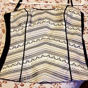 ❤5 for $15 when you bundle❤ Beautiful cream and black bustier.